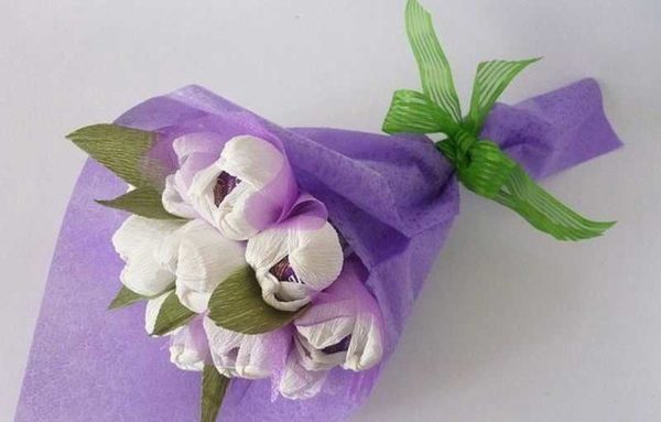 Очарователни цветя от велпапе хартия могат да украсят вашия интериор или да бъдат подарък