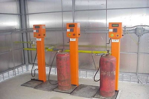 Dispensere for gassflasker