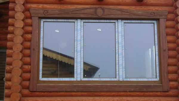 Enkla plattband med endast små delar av snidning - dessa ses ofta i ett hus i skandinavisk stil