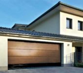 La lunghezza massima di una porta da garage è fino a 6 metri, se l'apertura è più ampia, è necessario cercare in industriale