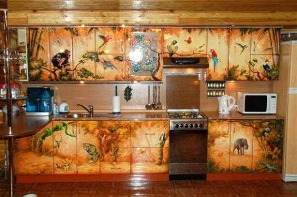 Uma chata cozinha padrão pode ser transformada em uma obra de arte