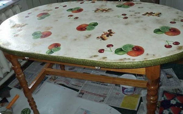 Turning an old table into a new and very unusual one is within the power of decoupage