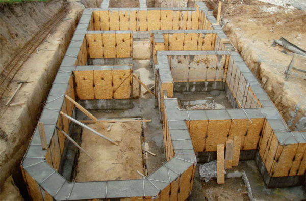 Another application of OSB slabs is removable formwork for concrete work