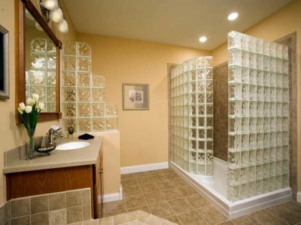 Glazen blokken in de badkamer zijn erg populair
