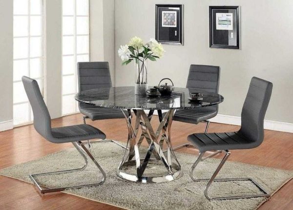 Devi prendere immediatamente un set: un tavolo da cucina in vetro e sedie per esso