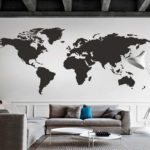 For minimalismestilen er det også muligheter for å dekorere veggene med et geografisk kart