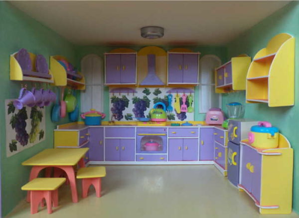 Мебели за кухнята в къща за кукли