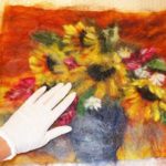 Vaso di girasoli in lana - dipinti con materiali insoliti