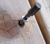 Hur man skruvar loss en bult med sönderrivna kanter: skruva loss en självgängande skruv med en slickad asterisk