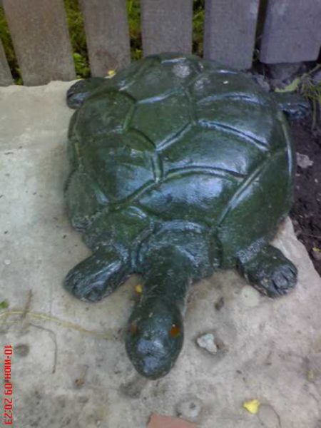 Schildpadden en paddenstoelen van beton - ze worden meestal gemaakt door beginnende beeldhouwers