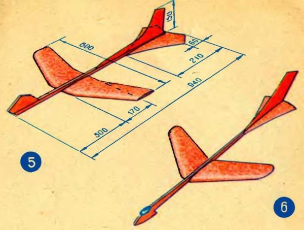 Letadlo pro korouhvičku. Ten může být vyroben z překližky a dřevěných prken