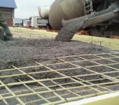 Concreto de cascalho M300 é usado ao lançar as fundações de casas particulares e chalés