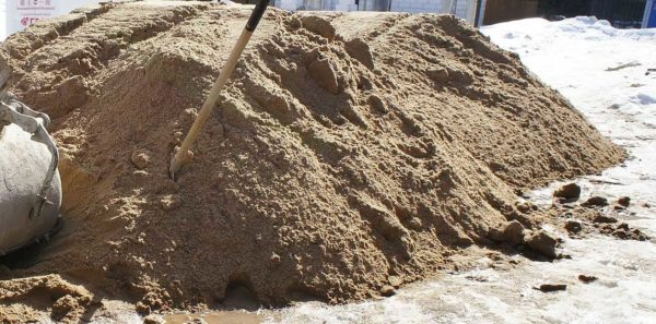 Que areia é necessária para a betonilha: rio lavado, duas frações (não fina)