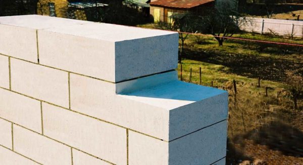 Masonry from gas blocks, even large ones, is easy
