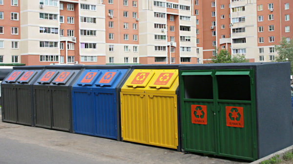 garbage collection near an apartment building