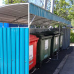 separat avfallsuppsamlingsområde för 4 containrar