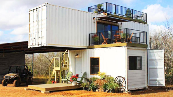 Casa modular de 2 contêineres de tamanhos diferentes - 20 e 40 pés