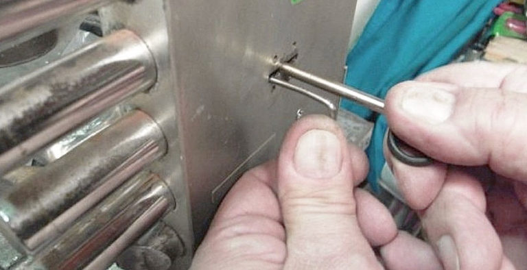 отваряне на лостова ключалка с главни ключове